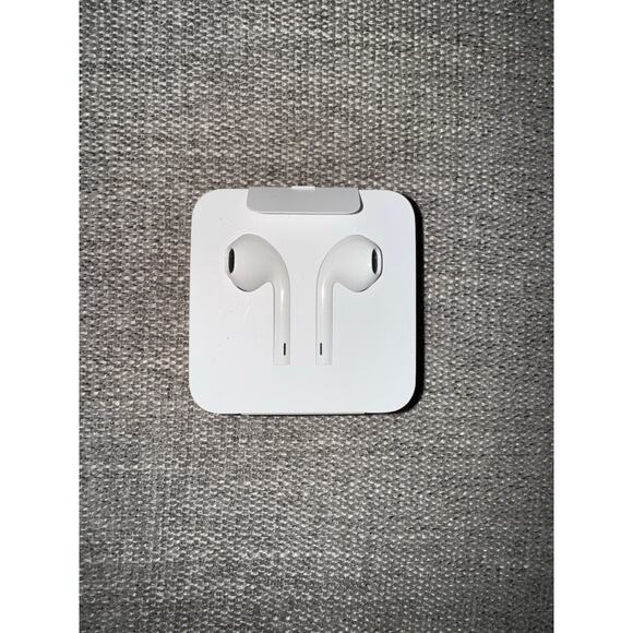 Apple Wired EarPods with Lightning Connector / NIB - Picture 1 of 3